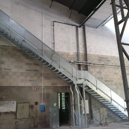 escalier dans un batiment industriel